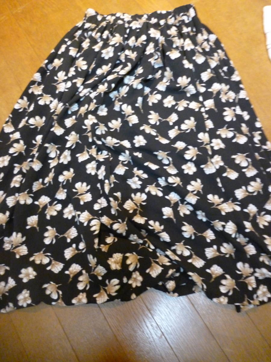 オゾック　花柄スカートロング★Mサイズ★サイズ３８★黒地