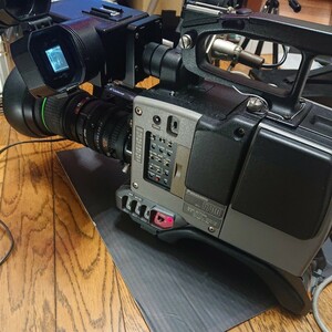 【ジャンク品】Panasonic カメラWV-F700 ファインダ型式不明 アダプタWV-AD500 キャノンJ15×9.5B4 KRS Ⅱ PX12 取付台WV-QT700のセット。