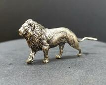 真鍮の実の入ったライオンの置物です_画像1