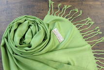 新品 春色【パシュミナ Pashmina】無地 ライムグリーン LIME GREEN 緑 Plain 大判 ストール カシミア100% Cashmere_画像2