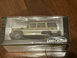 未開封品　TOYOTA トヨタ LAND CRUISER ランドクルーザー 70 ランクル カラーサンプル ミニカー 1/30 ベージュ 