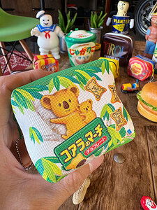 駄菓子屋シリーズ　お菓子のミニポーチ（コアラのマーチ）　オフィシャルグッズ　昭和レトロ ■ アメリカン雑貨 アメリカ雑貨