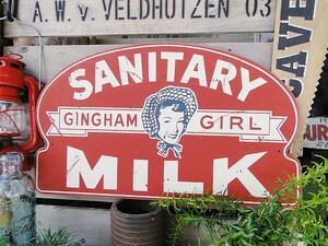 昔のアドバタイジング　ウッドサイン（サニタリーミルク）　アメリカ雑貨 アメリカン雑貨 木製看板