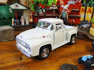 1956年フォード　F-100・ピックアップ　ダイキャストミニカー（アイボリー）