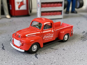 コカ・コーラ　1948年フォードF-1ピックアップ　ミニカー　1/72スケール（レッド） ■ アメリカン雑貨 アメリカ雑貨