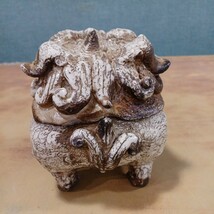 前川電光 造 古志野 龍山窯 唐獅子香炉 香炉 獅子 茶道具 高さ11cm×幅8.5cm×奥行10cm 当時物 未使用 長期保管_画像4