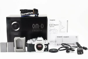 新品並 OLYMPUS OM-D E-M10 Mark IV ボディ シルバー　バッテリー2個付き