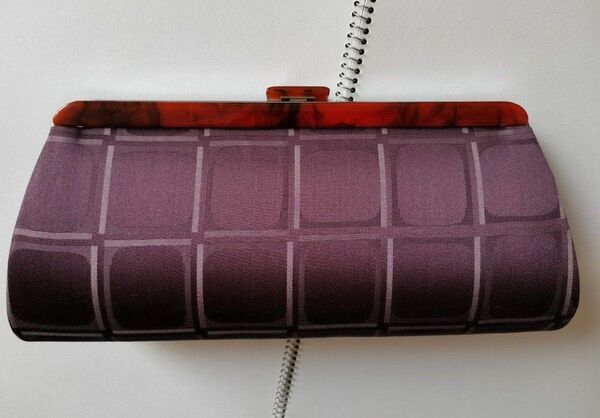 落ち着いた紫のレトロ和装バッグ　クラッチ