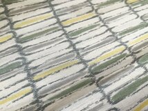 KIRUKIRU 反物 デッドストック 織 正絹 巾36㎝ 白地に黄色や黄緑の抽象柄 モダン レトロ 着物 材料 素材 生地 リメイク 和裁_画像3