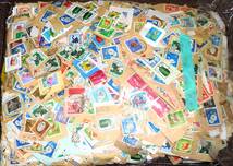 ボックス 小型普通記念切手 使用済み紙付切手 正味3.5kg ノーチェック品 ボランティア団体品 1円～_画像2
