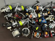 リール 約40点 大量まとめ売り DAIWA ダイワ SHIMANO シマノ RYOBI リョービ スピニングリール ベイトリール 釣り具 現状品 ジャンク扱い_画像2