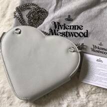 新品未使用タグ付き◇VivienneWestwood ハート型チェーンショルダーバッグ ヴィヴィアン サフィアーノレザー 金具シルバー_画像2