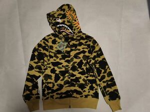 A BATHING APE アベイシングエイプ スウェットシャツBAPE 迷彩SHARK L