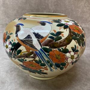 Art hand Auction Vase Kutani Suiho Vase Flower vase Gold hand-painted vase Flowers and birds Pottery Interior accessories Collection Japan JAPAN Japanese From Nara Direct pick-up possible, japanese ceramics, Kutani, vase, pot