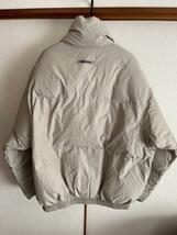 (L)FOG Fear Of God Essentials Puffer JacketフィアオブゴッドエッセンシャルパフィージャケットGreyグレー_画像2