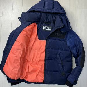 美品/L相当★ディーゼル/DIESEL デカロゴ バックプリント ダウンジャケット アウター 着脱フード 現行タグ 裏オレンジ 極暖 メンズ 紺