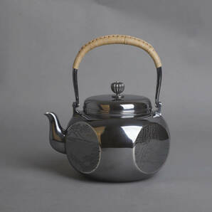 純銀保証 中川浄益造 四面取湯沸 萬千山水図彫 銀瓶 時代物 古美術品 煎茶道具の画像1