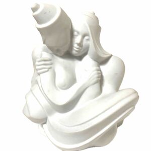 ロイヤルコペンハーゲン・白磁・「LOVERS」・高さ１６cm×１５cm×１２cm・