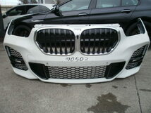 BMW X1 F48 M スポーツ 純正 フロントバンパー 白系 フロントグリル等付き 51118075875 m0502 _画像1