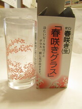 即決商品(　酒屋・蔵出し)１９９５年（レトロな未使用キリン春咲き生グラス・７客・色が変わるり花が咲きます)NO１・箱入り未使用_画像8