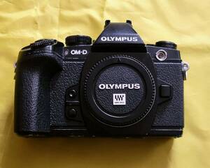 OLYMPUS オリンパス OM-D E-M1 ボディ 元箱付 バッテリー3本つき