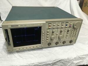 ● Tektronix TDS 754C テクトロニクス ストレージオシロスコープ 通電 現状品 ●