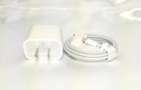 【送料無料　未使用に近い】apple純正　電源アダプタ 20W MODEL A2305 編み込み式 60WUSB-C充電ケーブル MQKJ3FE/A