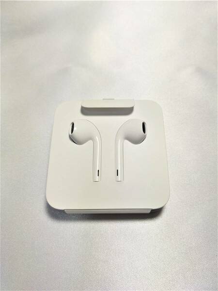 【送料無料 未使用に近い】 apple ライトニングイヤホン アップル純正 EarPods with Lightning Connector