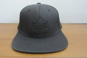 adidas アディダス キャップ 帽子 スナップバック サイズ57-60㎝位 黒 O2401D