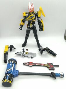 装動　仮面ライダーギーツ　パワードビルダー