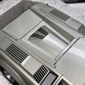 新品未展示 オートアート 1/18 ランボルギーニ カウンタック 25thアニバーサリー (シルバー) 74536 AUTOart Countach の画像8