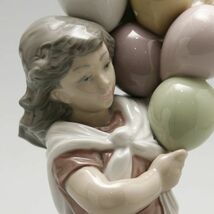 X523. LLADRO リヤドロ ＃5141BALLOON SELLER 風船売りの少女像 フィギュリン /リアドロ 人形 置物 飾り物_画像2