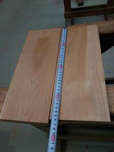 山桜　No.240125-D　無垢　乾燥材　板（長さ350～360㎜ｘ幅135㎜ｘ厚み19㎜）2枚　木材　DIY　棚板　小物作りに