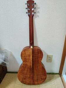 ラリビー　larrivee O-01 Koa　2001年製　非常に珍しいコア材　オール単板　汚れ、傷もなく、美品　7年前に8万円で購入したギターです