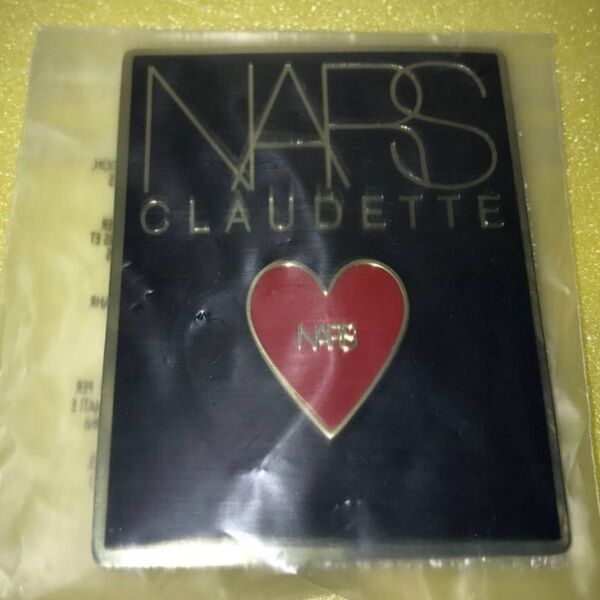 NARS ピンバッジ ハート