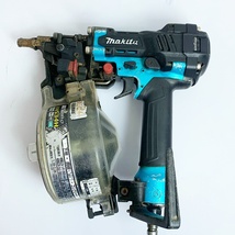 ♭♭ MAKITA マキタ エア釘打ち 高圧 50mm　本体のみ AN534H ブルー 傷や汚れあり_画像1