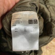 れ1277 UNIQLO ユニクロ ライトダウン ノーカラー ダウンベスト M オリーブブラウン 軽量ダウン コンパクトダウン インナーダウン_画像4