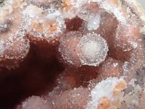 【真珠のような結晶】高品質　ピンクカルセドニー　玉髄　原石　標本