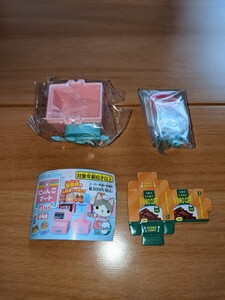 未使用　にゃんこマート　plus　プラス　ガチャ　ガチャポン　ミニチュア　かごセット