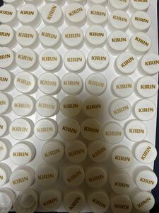 ペットボトルキャップ KIRIN 白系 70個 ハンドメイド 工作 材料 KIRINは多数あります！