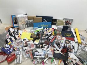 ジャニーズ ( 関ジャニ 嵐 V6 キスマイ ) 等 カレンダー 写真 ライブ タオル バッグ キーホルダー 等 グッズ 11kg まとめ セット[C0141]