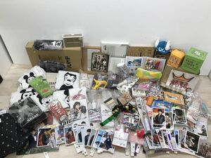 ジャニーズ ( 関ジャニ JUMP キスマイ ) 等 カレンダー 写真 ライブ タオル バッグ キーホルダー 等 グッズ 14kg まとめ セット[C0710]