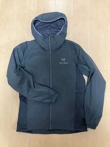 ほぼ未使用！　ＡＲＣ’ＴＥＲＹＸ　Ａｔｏｍ ＬＴ　Ｈｏｏｄｙ　アークテリクス　アトムＬＴ　フーディ　サイズＳ