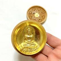 ◇ 特別セール 限定品・新品 　 お守り本尊 阿弥陀如来 ツゲ製 本金箔押 金襴袋入 ◇　_画像1