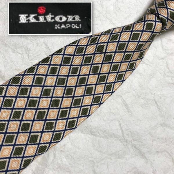 ■希少セッテピエゲ■クラシコイタリア■Kiton キトン　ネクタイ　格子 菱形 総柄　シルク100% イタリア製　グリーン×ベージュ　ビジネス