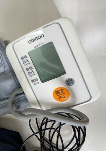 【中古品】家庭用血圧計　オムロンデジタル自動血圧計　HEM-7111　ソフトケース付き