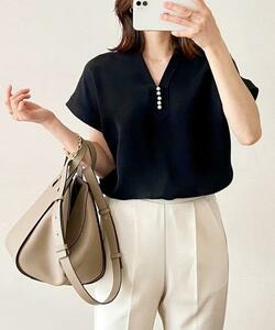 ema Taylor emma taylor Easy care pearl . key neck blouse 