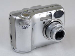 【作動品】Nikon COOLPIX 5600 単三電池駆動 510万画素 オールドデジカメ