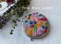 ★ハンドメイド・お花の刺繍・コンパクトミラー_画像1