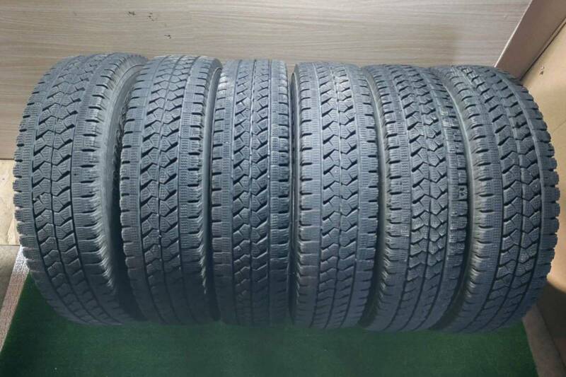 中古タイヤ　BRIDGESTONE BLIZZAK W979 185/85R16 111/109L LT 6本セット　訳あり　スタッドレス A185